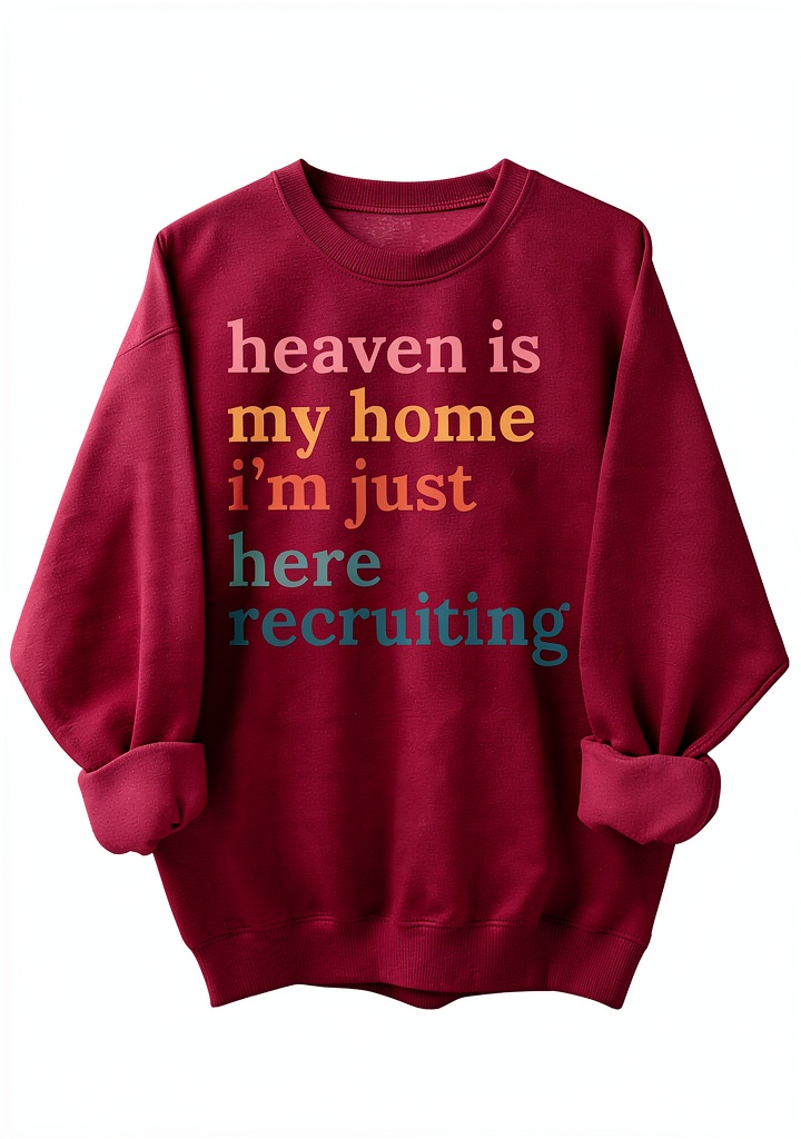 Sweatshirt chrétien bordeaux porté en extérieur