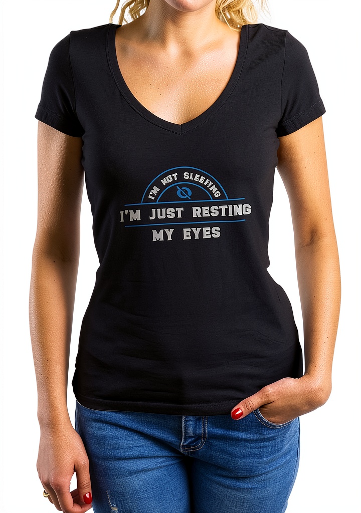 Femme portant la chemise GR8Shop Fun dans un cadre décontracté