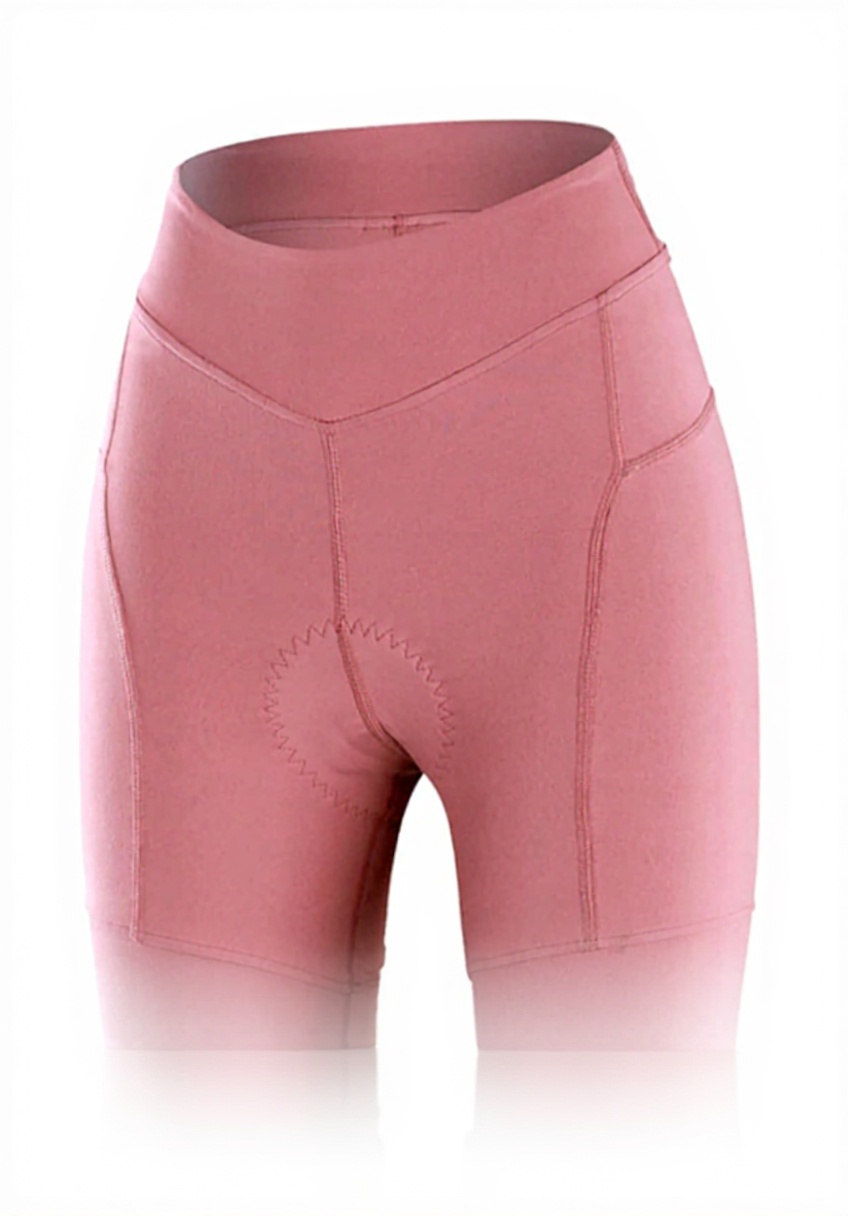 Femme portant le short de cyclisme en action